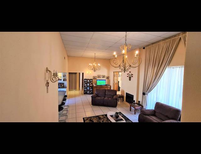 3 BEDROOM HOUSE FOR SALE IN THREE RIVERS EAST